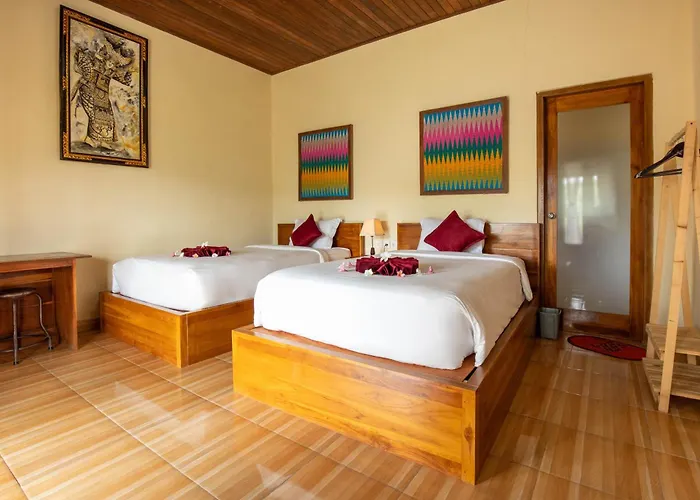 Batang Golden Hills Pensión 3*