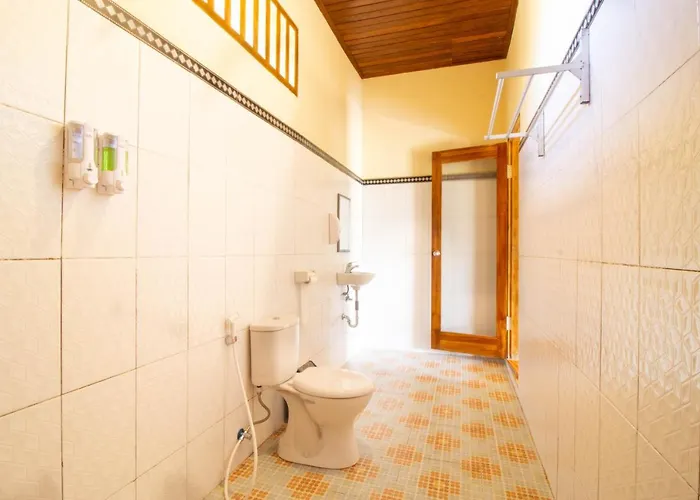 Batang Golden Hills Pensión 3*